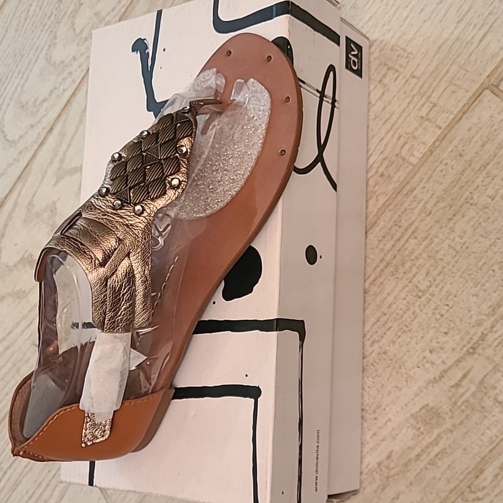 BNIB DV by Dolce Vita Women's Gold and Tan Sandals in a Size 9.5!